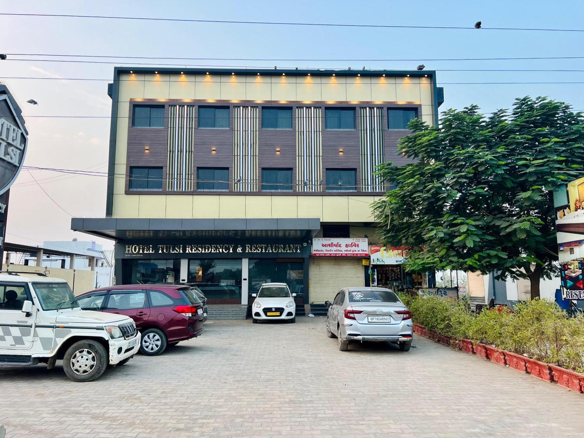 Hotel Tulsi Residency Bhuj Buitenkant foto