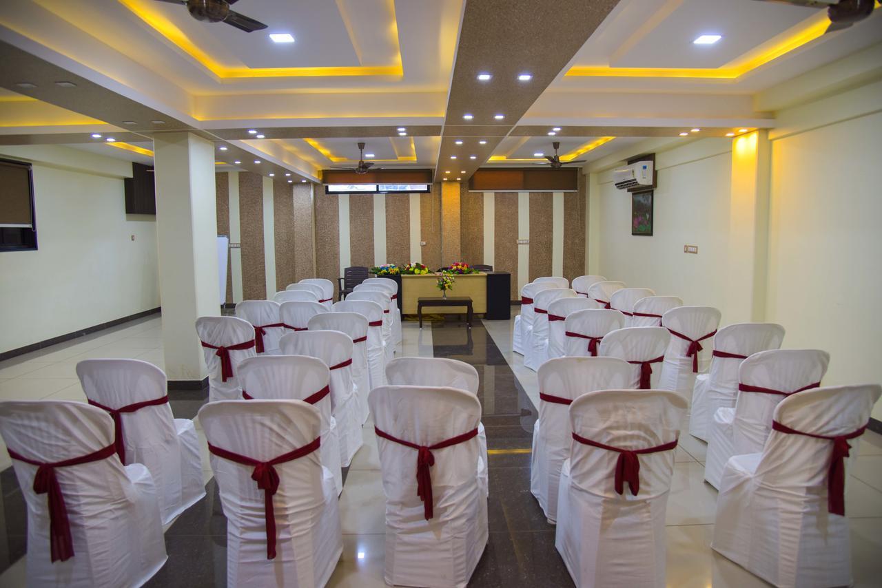 Hotel Tulsi Residency Bhuj Buitenkant foto