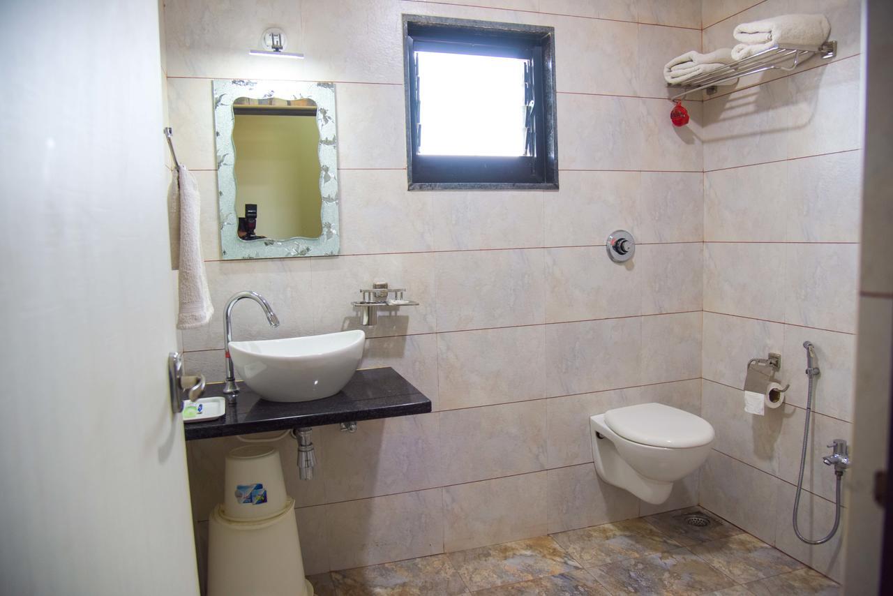 Hotel Tulsi Residency Bhuj Buitenkant foto