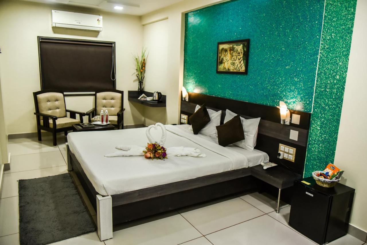 Hotel Tulsi Residency Bhuj Buitenkant foto