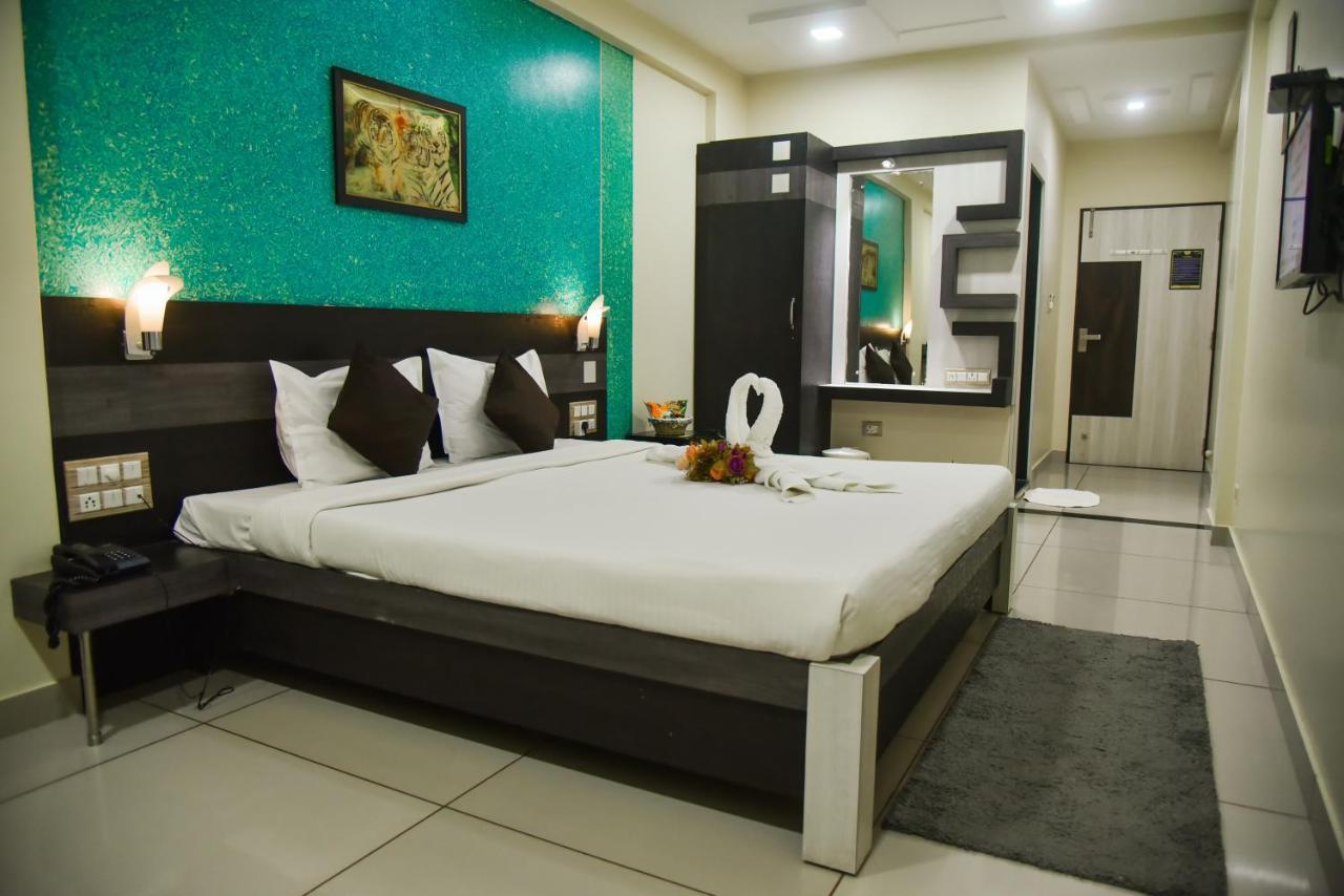 Hotel Tulsi Residency Bhuj Buitenkant foto