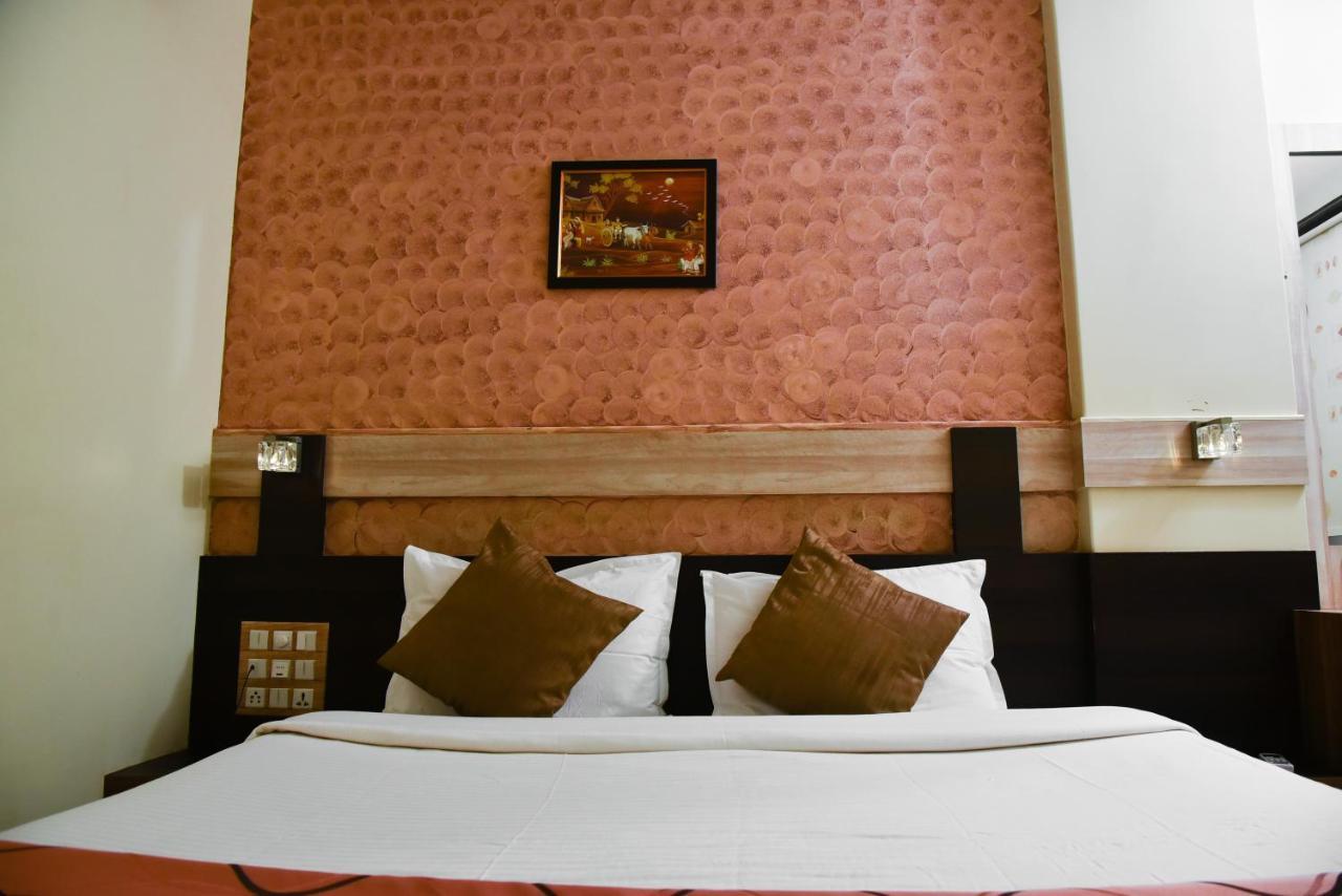 Hotel Tulsi Residency Bhuj Buitenkant foto
