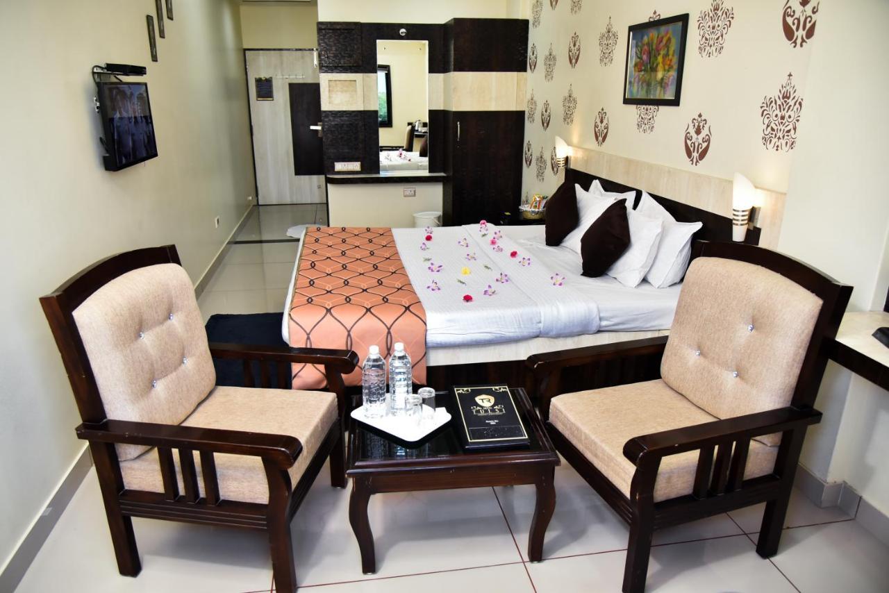 Hotel Tulsi Residency Bhuj Buitenkant foto