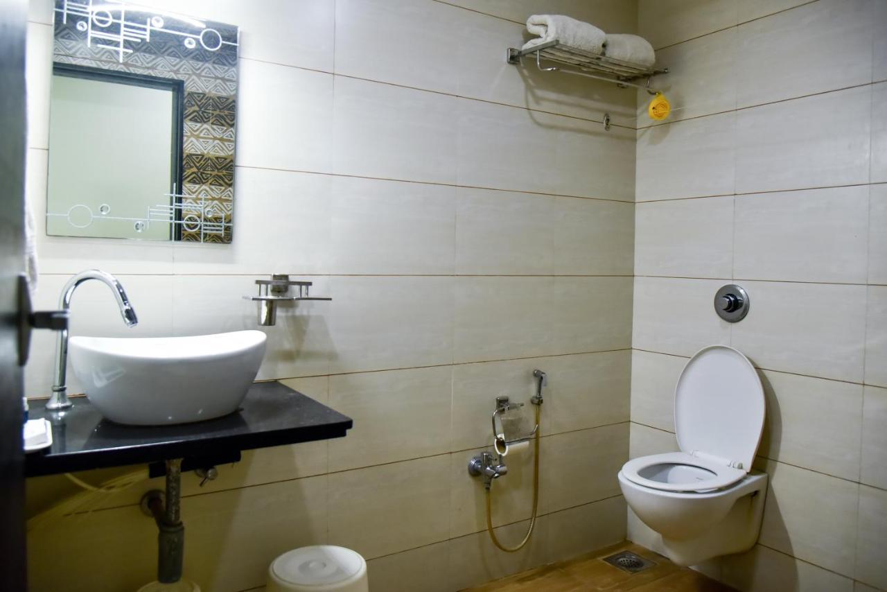 Hotel Tulsi Residency Bhuj Buitenkant foto